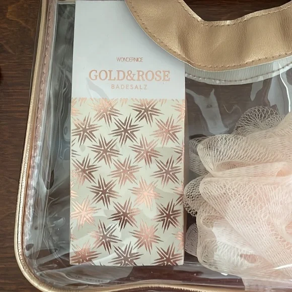 Wondernice Women's Gold and Rose Bath Gift Set NWT - Picture 2 of 7